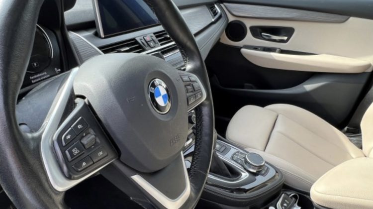 BMW 225xe Plug-in-Hybrid mit Allradantrieb Active Tourer Sport Line (Kompaktvan / Minivan)