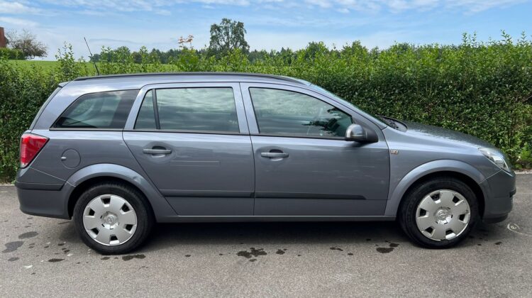 OPEL Astra Caravan 1.8i 16V Enjoy